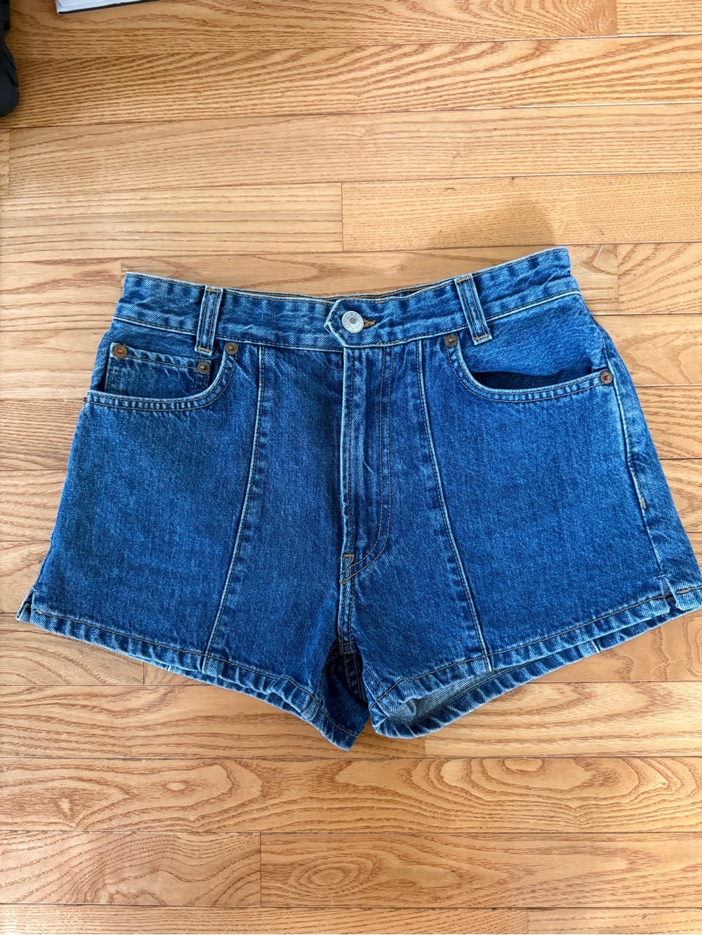 Re/Done Vintage-Inspired Dark Blue Denim High-Rise Shorts